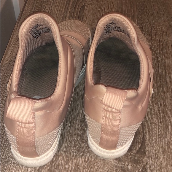 Steve Madden Blush Sneakers - Size 7 - Picture 3 of 4